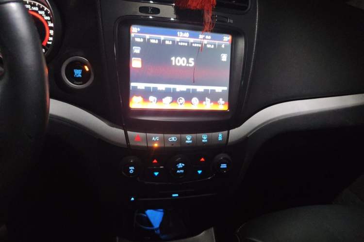 Used Dodge Journey 2013 2.4L Two-Wheel Drive Luxury Version Audio And AC Panel
