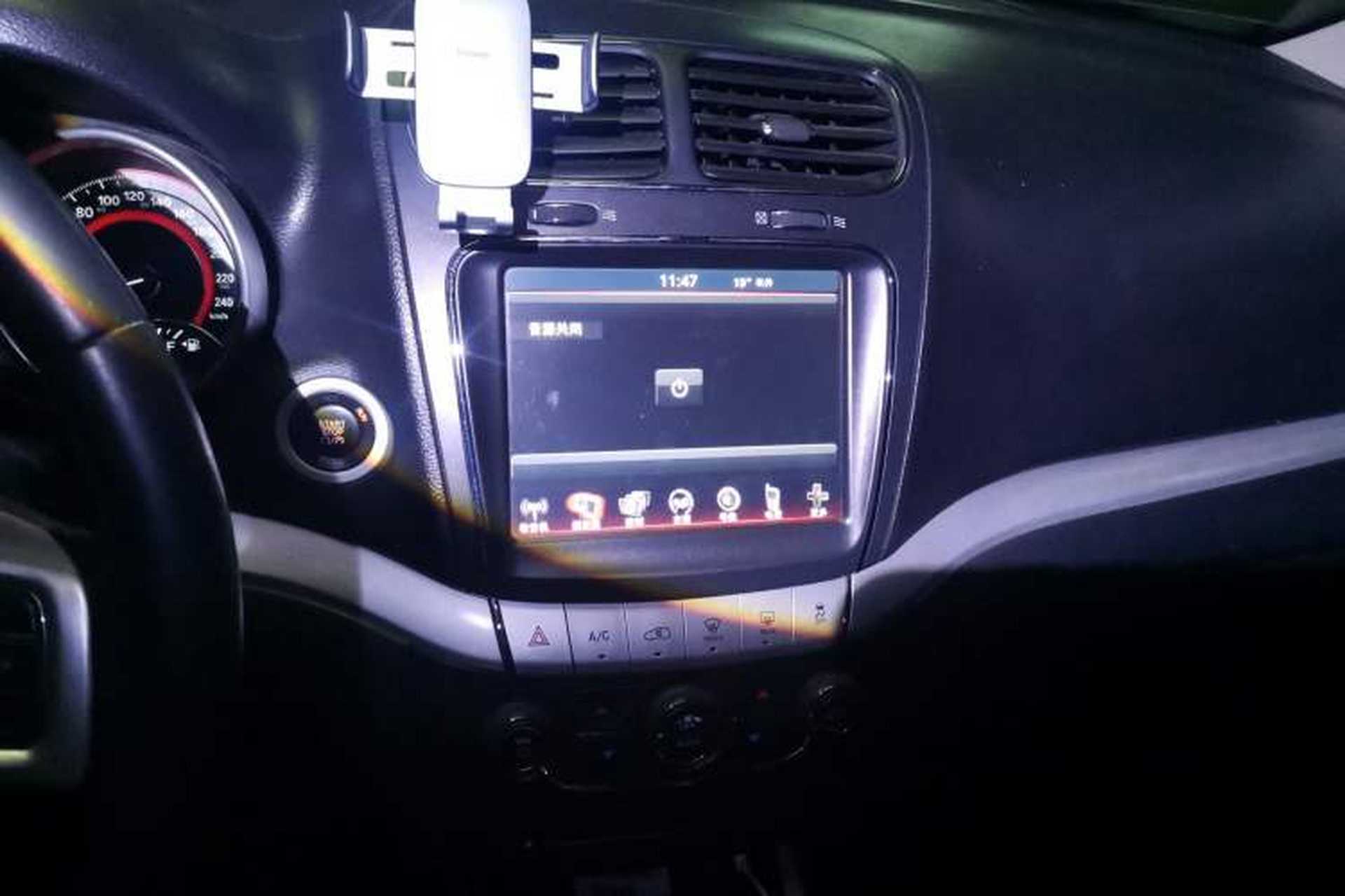 Used Dodge Journey 2013 2.4L Two-Wheel Drive Luxury Version Audio And AC Panel
