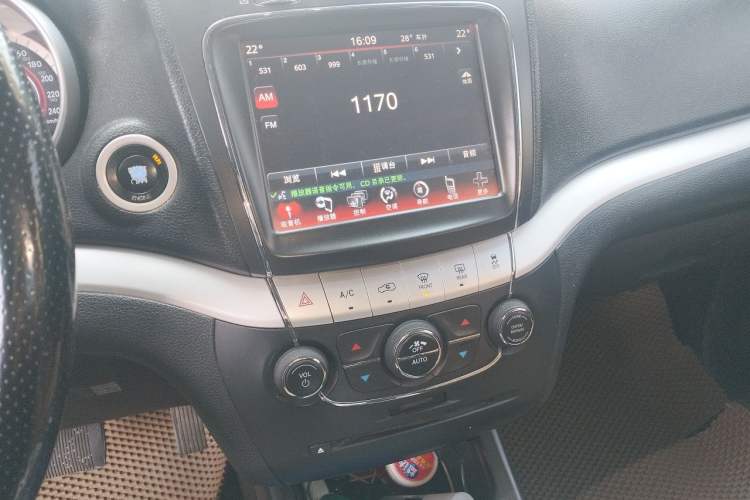 Used Dodge Journey 2013 2.4L Two-Wheel Drive Luxury Version Audio And AC Panel