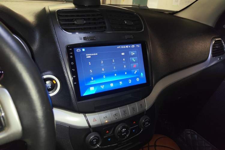 Used Dodge Journey 2013 2.4L Two-Wheel Drive Luxury Version Audio And AC Panel