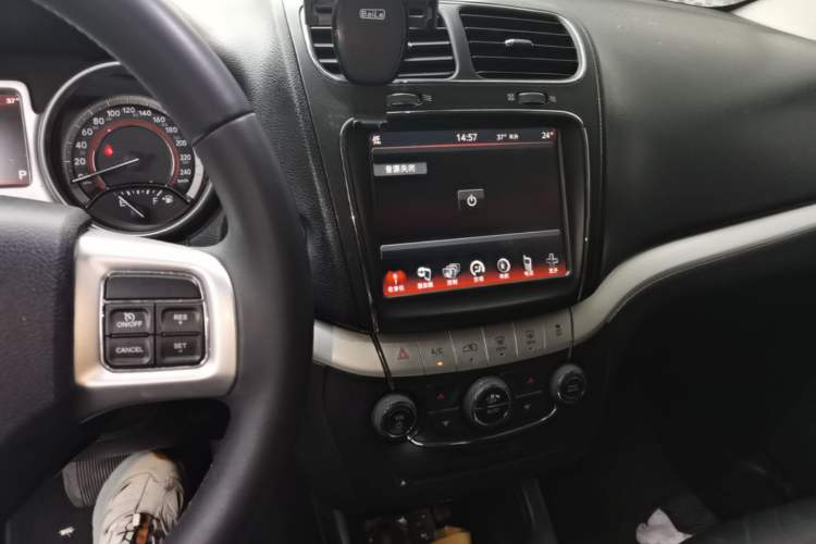 Used Dodge Journey 2013 2.4L Two-Wheel Drive Luxury Version Audio And AC Panel