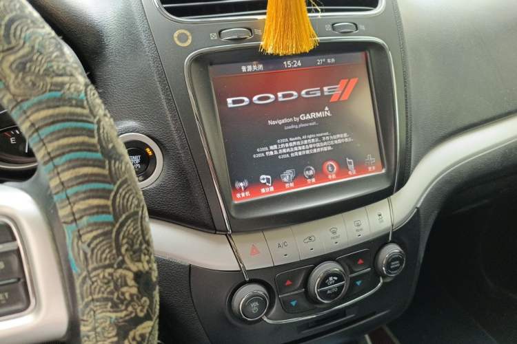 Used Dodge Journey 2013 2.4L Two-Wheel Drive Luxury Version Audio And AC Panel