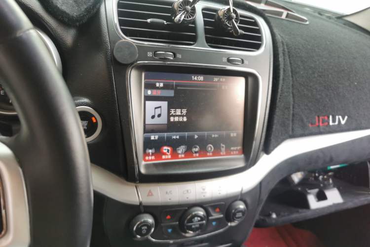 Used Dodge Journey 2013 2.4L Two-Wheel Drive Luxury Version Audio And AC Panel