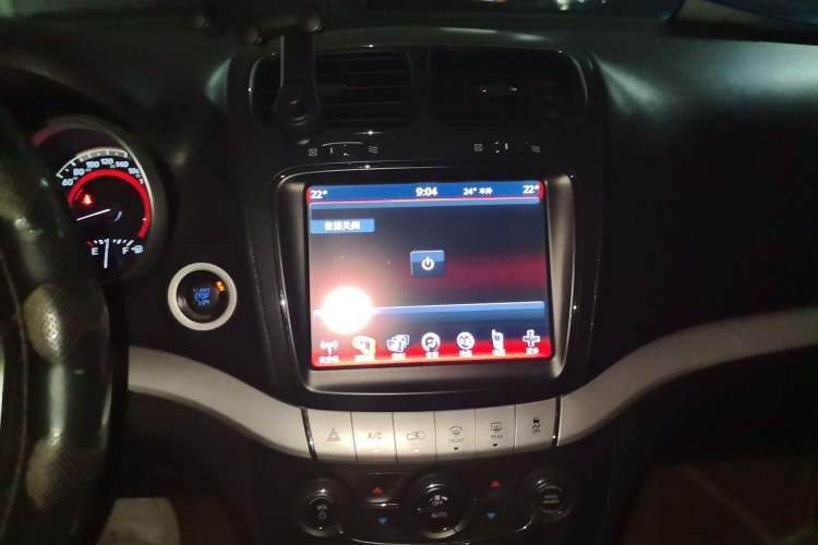 Used Dodge Journey 2013 2.4L Two-Wheel Drive Luxury Version Audio And AC Panel