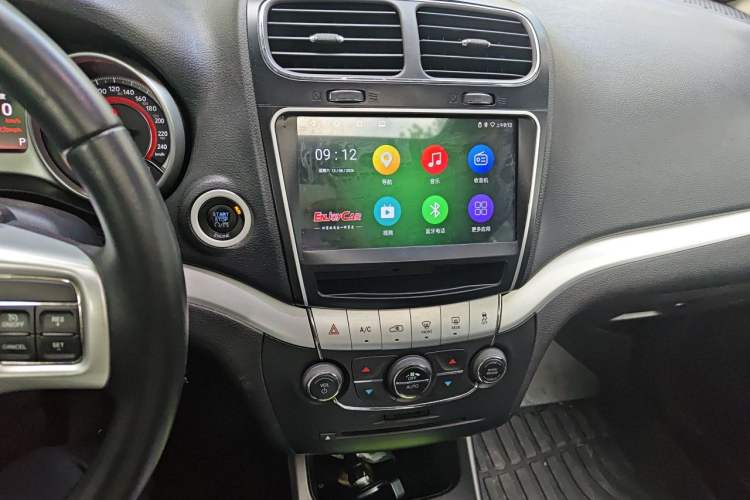 Used Dodge Journey 2013 2.4L Two-Wheel Drive Luxury Version Audio And AC Panel