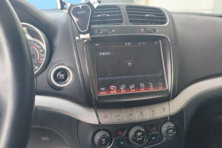 Used Dodge Journey 2013 2.4L Two-Wheel Drive Luxury Version Audio And AC Panel