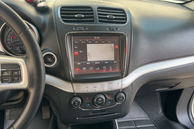 Used Dodge Journey 2013 2.4L Two-Wheel Drive Luxury Version Audio And AC Panel