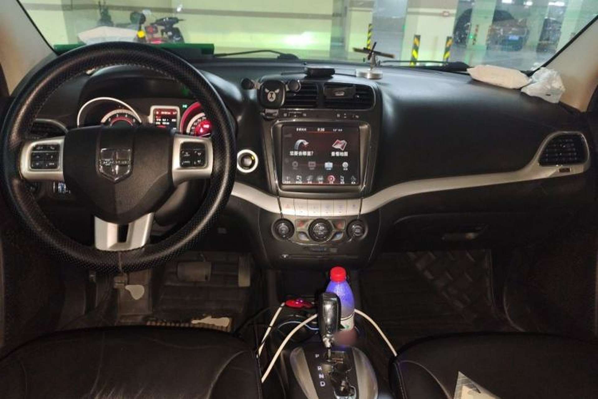 Used Dodge Journey 2013 2.4L Two-Wheel Drive Luxury Version Center Console