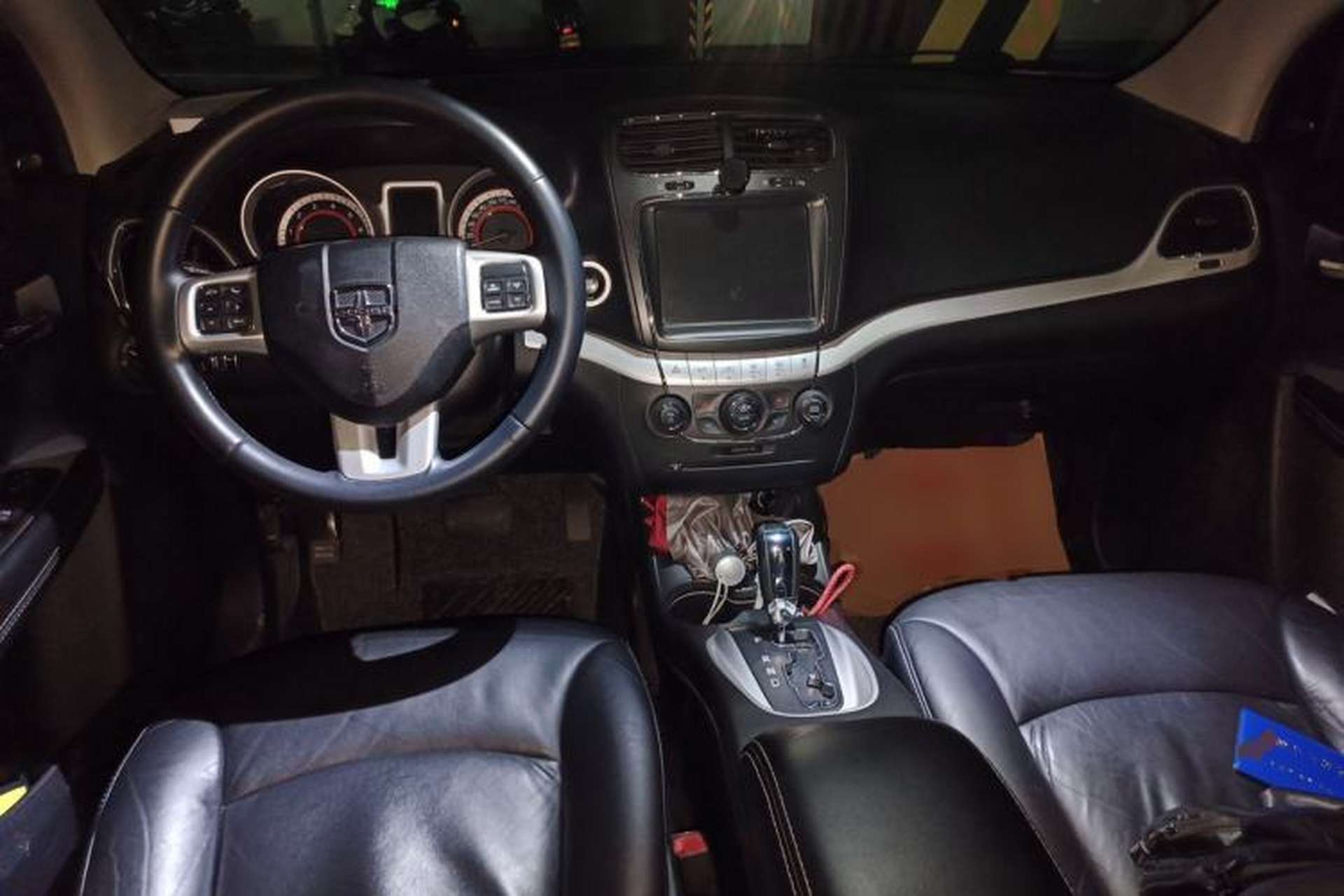 Used Dodge Journey 2013 2.4L Two-Wheel Drive Luxury Version Center Console