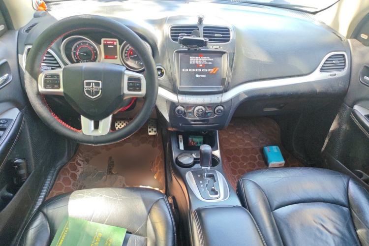 Used Dodge Journey 2013 3.6L Four-Wheel Drive Flagship Edition Center Console