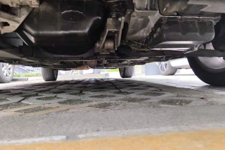 Used Dodge Journey 2013 2.4L Two-Wheel Drive Luxury Version Chassis Front