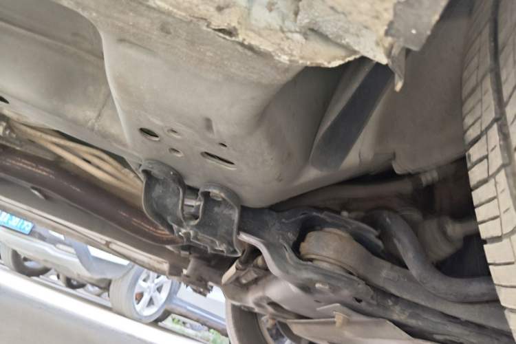 Used Dodge Journey 2013 2.4L Two-Wheel Drive Luxury Version Chassis Front