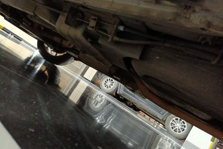 Used Dodge Journey 2013 2.4L Two-Wheel Drive Luxury Version Chassis Rear Left