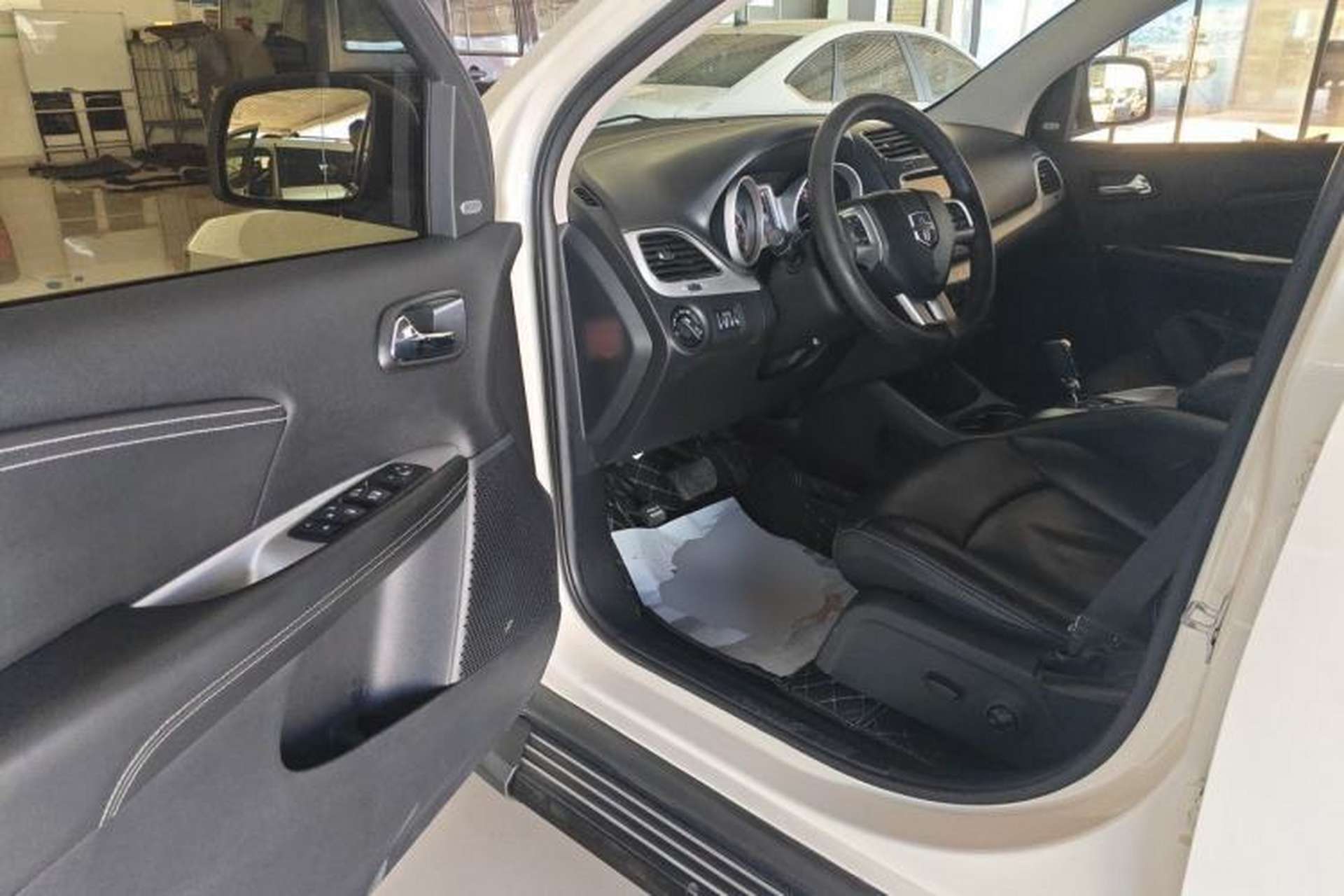Used Dodge Journey 2013 2.4L Two-Wheel Drive Luxury Version Driver Seat