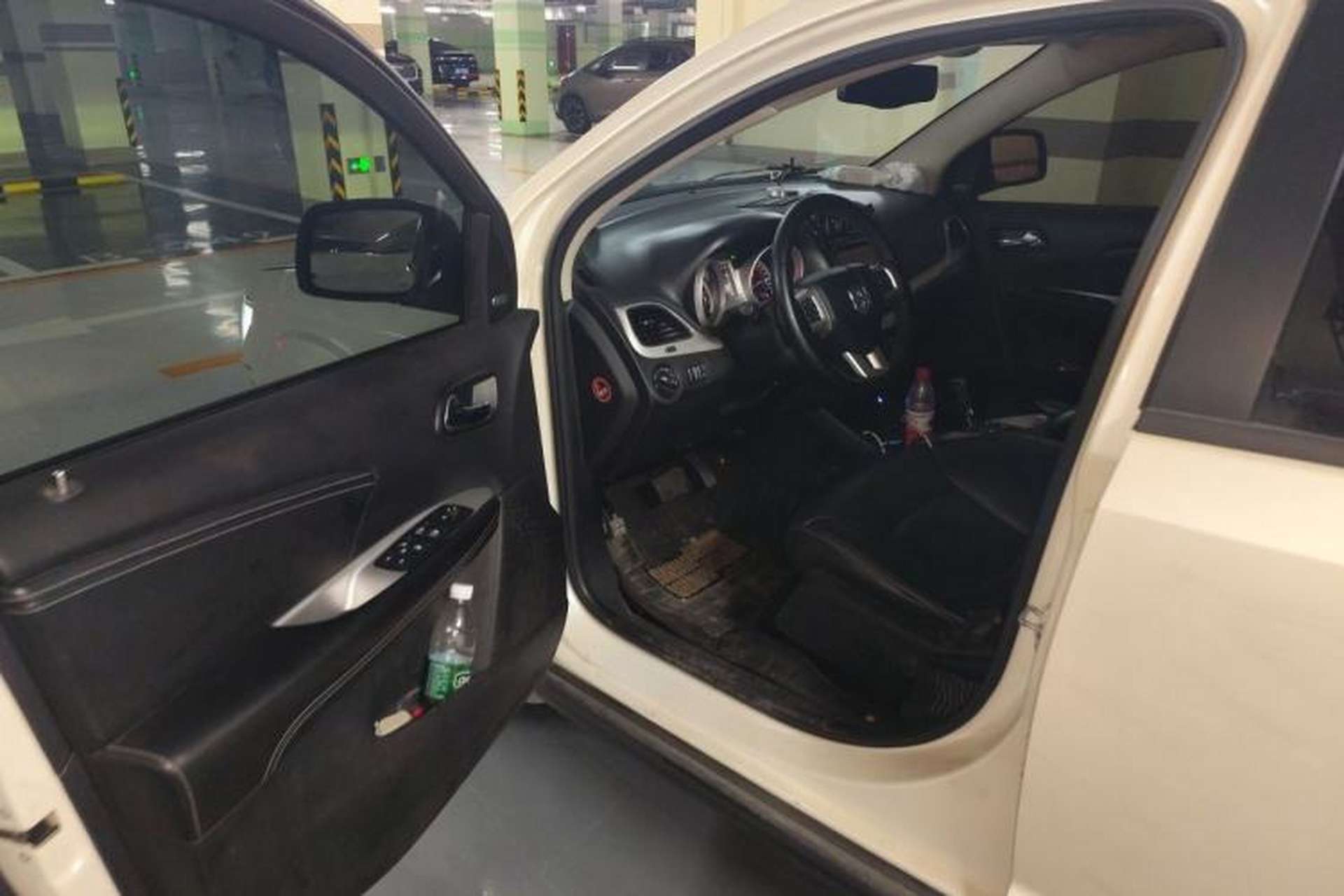 Used Dodge Journey 2013 2.4L Two-Wheel Drive Luxury Version Driver Seat