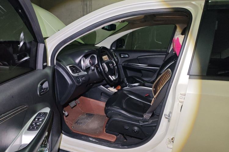 Used Dodge Journey 2013 2.4L Two-Wheel Drive Luxury Version Driver Seat