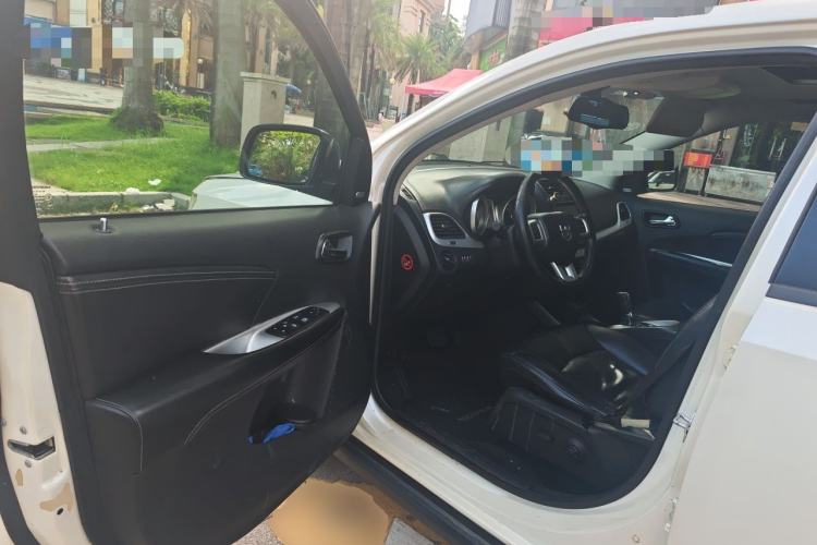 Used Dodge Journey 2013 2.4L Two-Wheel Drive Luxury Version Driver Seat