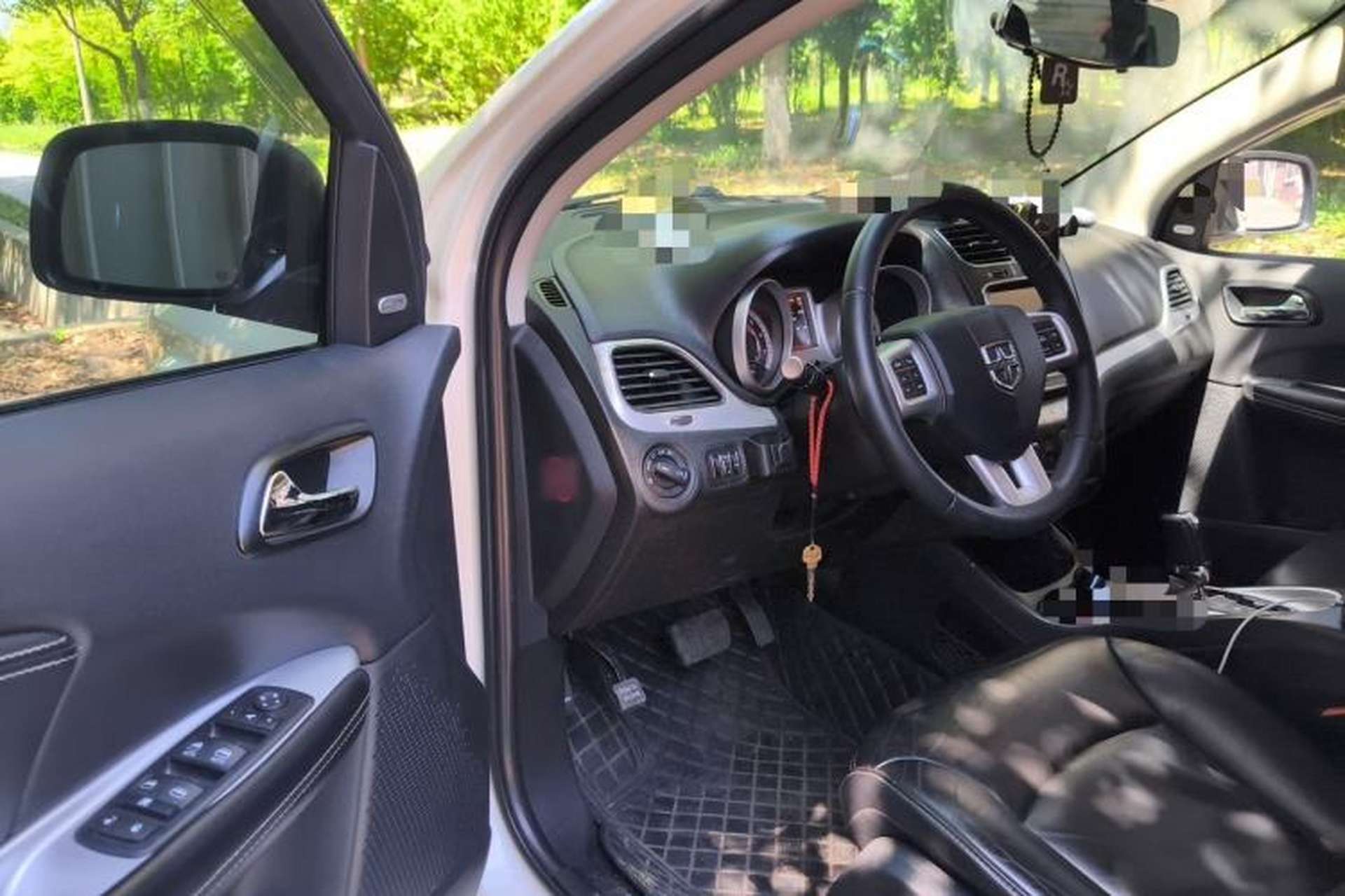 Used Dodge Journey 2013 2.4L Two-Wheel Drive Luxury Version Driver Seat