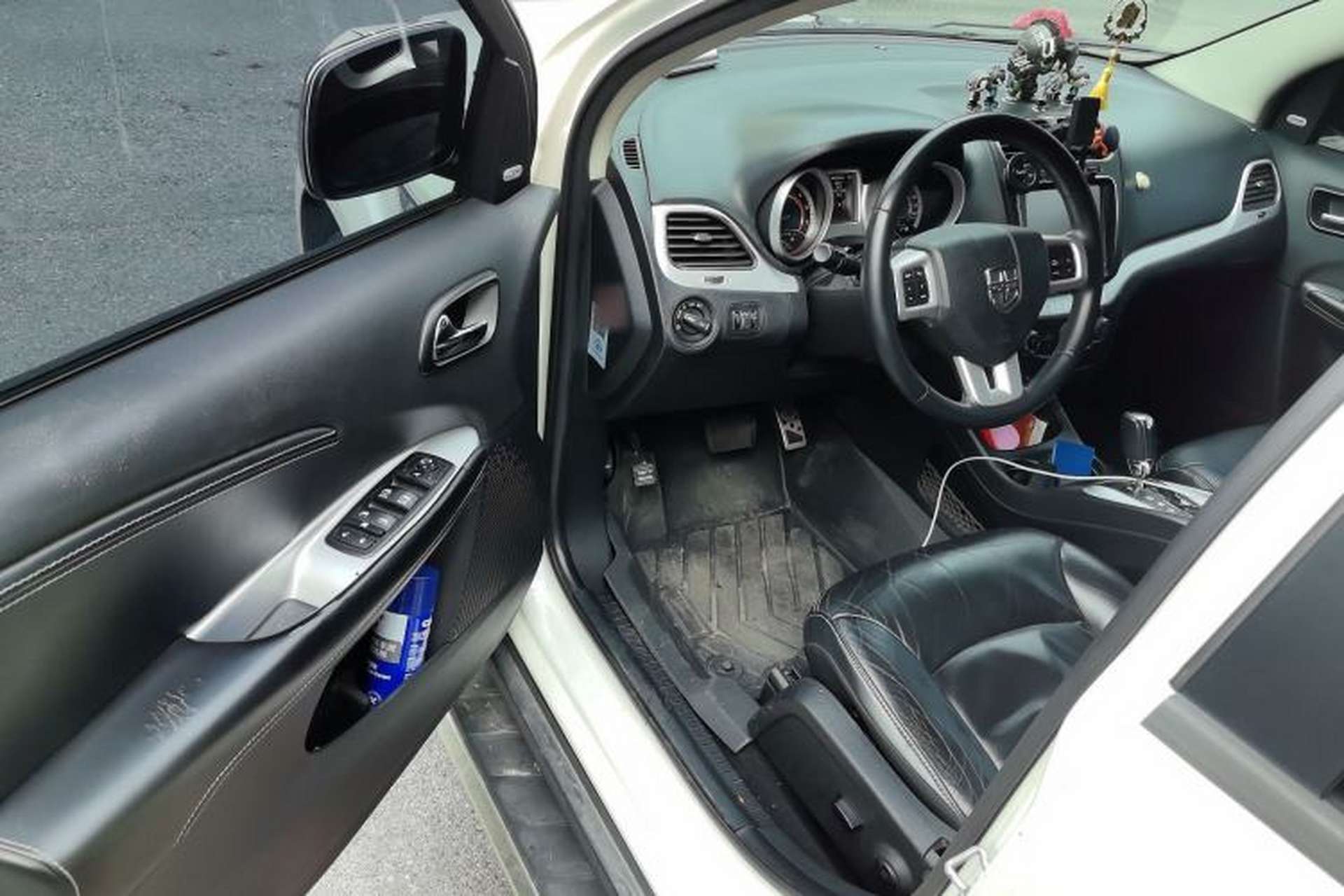 Used Dodge Journey 2013 2.4L Two-Wheel Drive Luxury Version Driver Seat