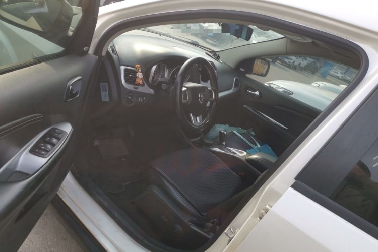Used Dodge Journey 2013 2.4L Two-Wheel Drive Luxury Version Driver Seat
