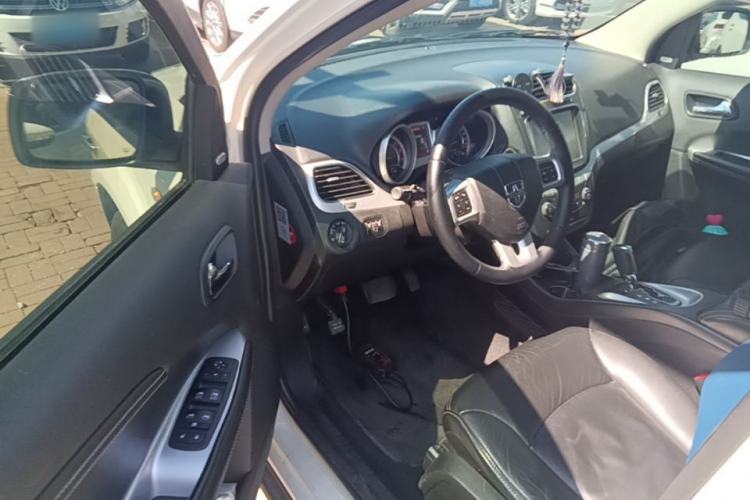 Used Dodge Journey 2013 3.6L Four-Wheel Drive Flagship Edition Driver Seat