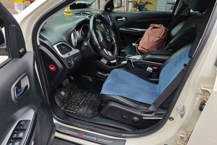 Used Dodge Journey 2013 2.4L Two-Wheel Drive Luxury Version Driver Seat