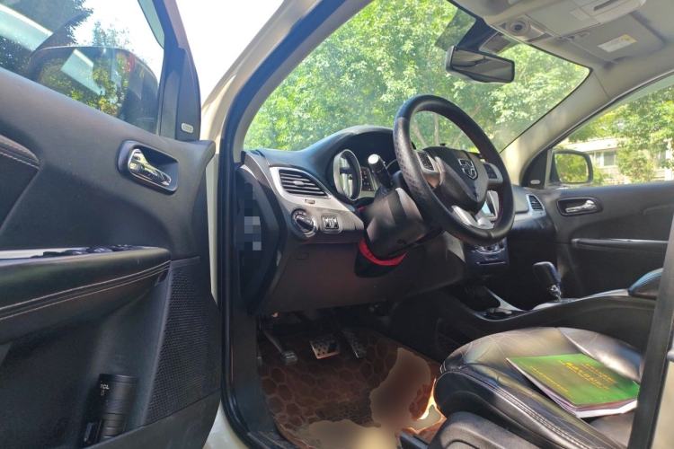 Used Dodge Journey 2013 3.6L Four-Wheel Drive Flagship Edition Driver Seat