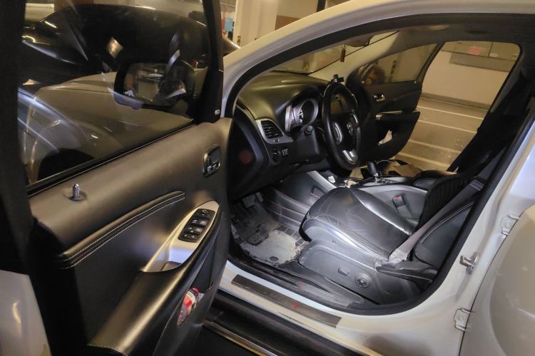 Used Dodge Journey 2013 2.4L Two-Wheel-Drive Smart Edition Driver Seat