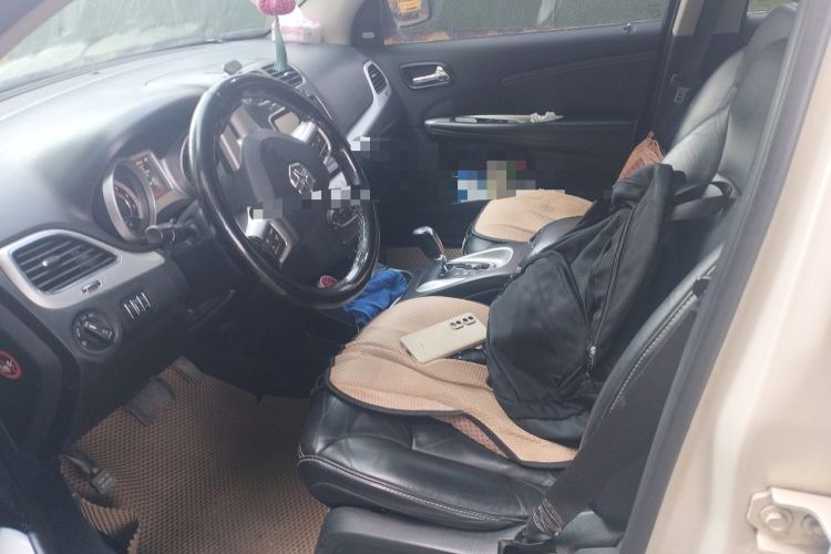 Used Dodge Journey 2013 2.4L Two-Wheel Drive Luxury Version Driver Seat