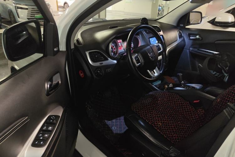 Used Dodge Journey 2013 2.4L Two-Wheel Drive Luxury Version Driver Seat