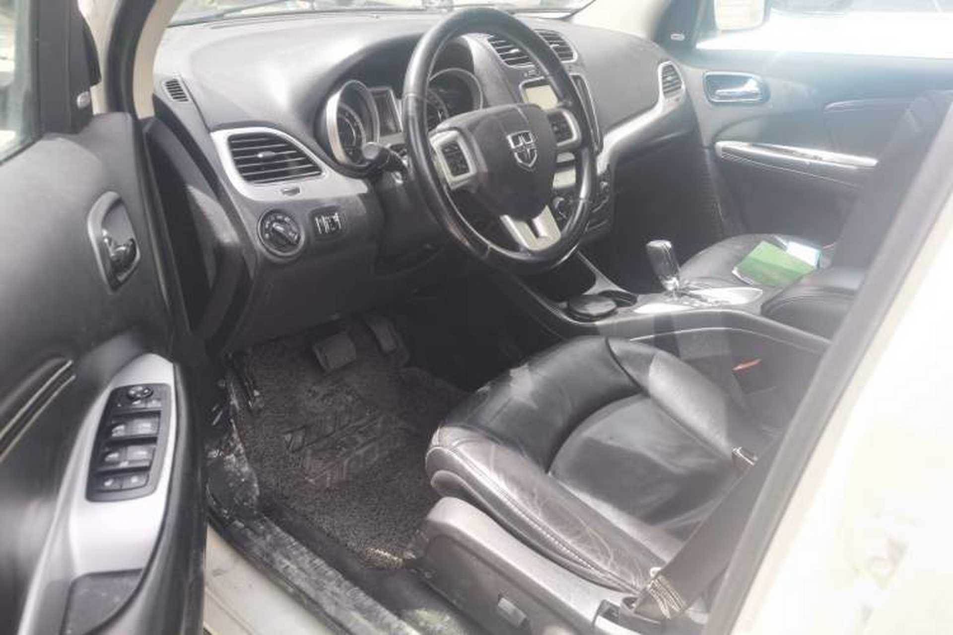 Used Dodge Journey 2013 2.4L Two-Wheel Drive Luxury Version Driver Seat