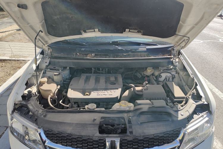 Used Dodge Journey 2013 2.4L Two-Wheel Drive Luxury Version Engine Bay