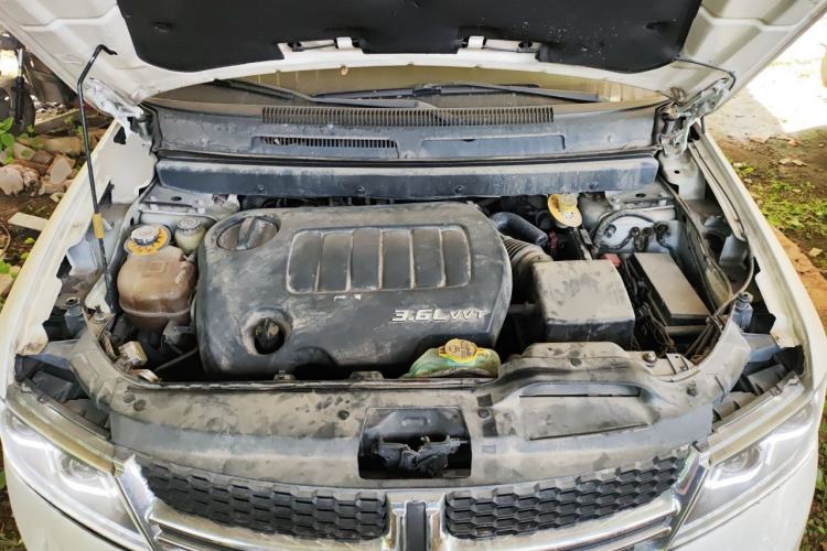 Used Dodge Journey 2013 3.6L Four-Wheel Drive Flagship Edition Engine Bay