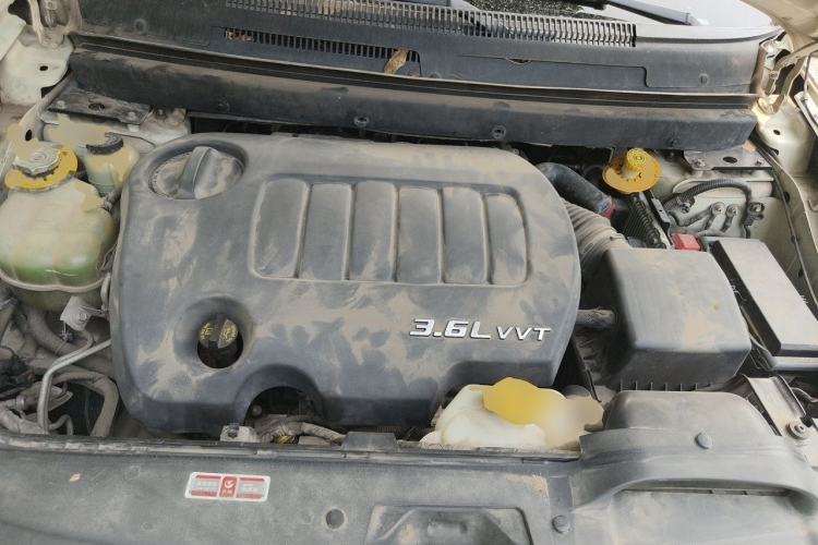 Used Dodge Journey 2013 3.6L Four-Wheel Drive Flagship Edition Engine Bay