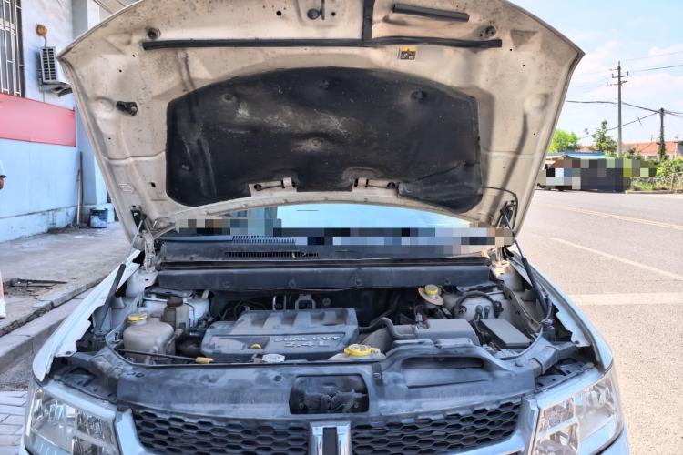 Used Dodge Journey 2013 2.4L Two-Wheel Drive Luxury Version Engine Bay