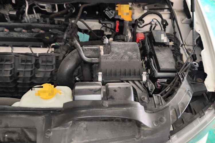 Used Dodge Journey 2013 2.4L Two-Wheel Drive Luxury Version Engine Bay Left