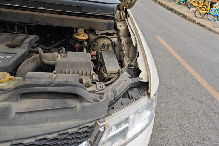 Used Dodge Journey 2013 2.4L Two-Wheel Drive Luxury Version Engine Bay Left