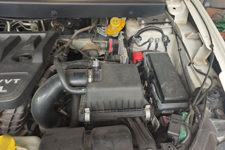 Used Dodge Journey 2013 2.4L Two-Wheel Drive Luxury Version Engine Bay Left