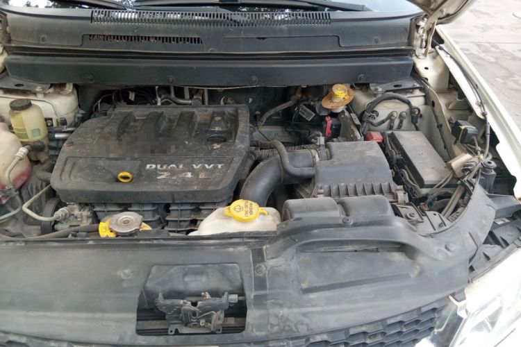 Used Dodge Journey 2013 2.4L Two-Wheel Drive Luxury Version Engine Bay Left