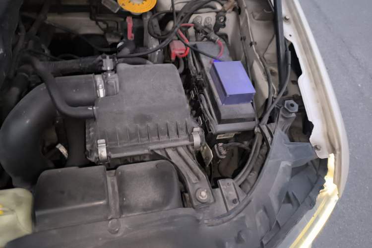 Used Dodge Journey 2013 2.4L Two-Wheel Drive Luxury Version Engine Bay Left