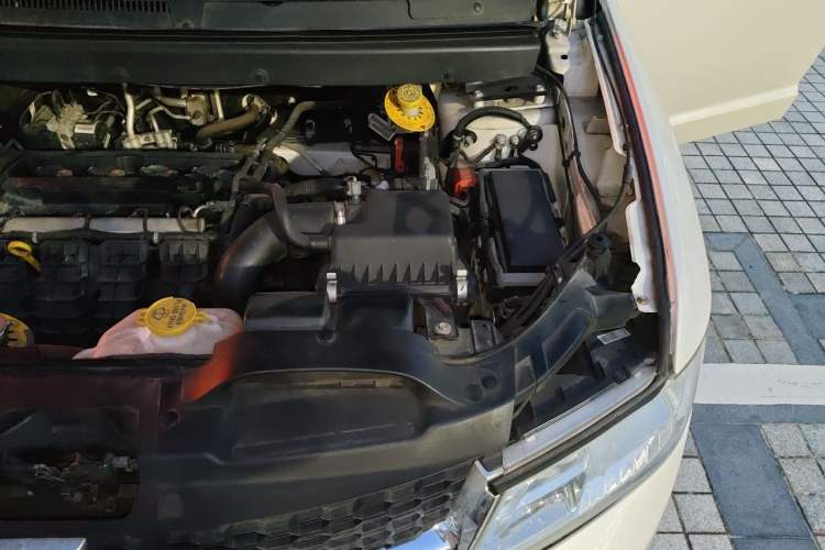 Used Dodge Journey 2013 2.4L Two-Wheel Drive Luxury Version Engine Bay Left