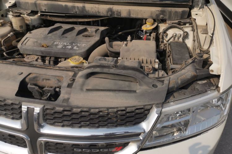 Used Dodge Journey 2013 2.4L Two-Wheel Drive Luxury Version Engine Bay Left