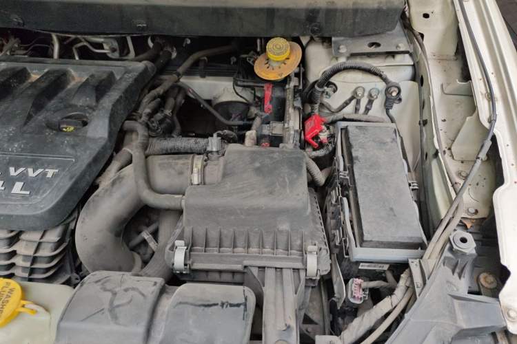 Used Dodge Journey 2013 2.4L Two-Wheel Drive Luxury Version Engine Bay Left