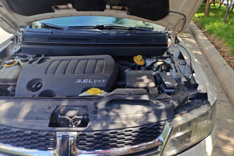 Used Dodge Journey 2013 3.6L Four-Wheel Drive Flagship Edition Engine Bay Left