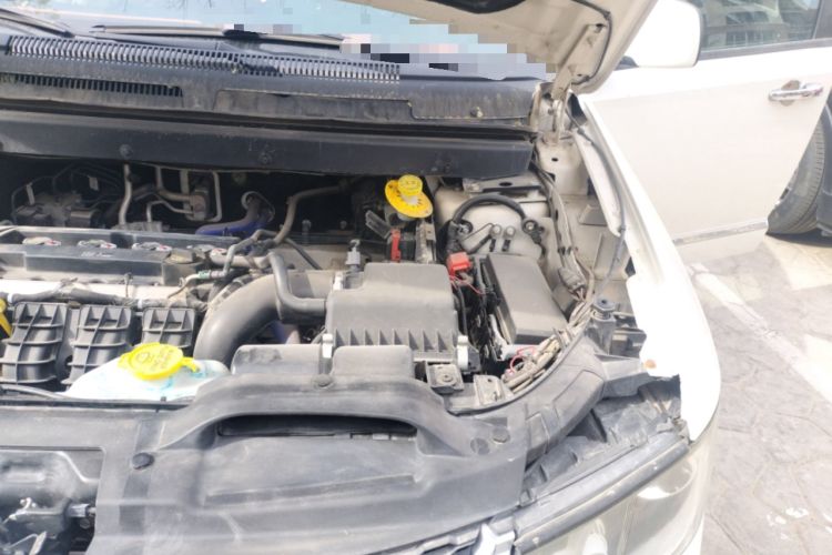 Used Dodge Journey 2013 2.4L Two-Wheel Drive Luxury Version Engine Bay Left