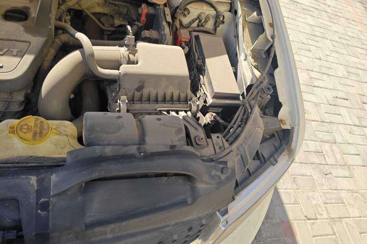 Used Dodge Journey 2013 2.4L Two-Wheel Drive Luxury Version Engine Bay Left