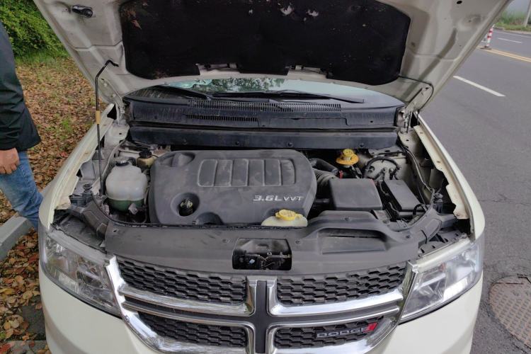 Used Dodge Journey 2013 3.6L Four-Wheel Drive Flagship Edition Engine Bay