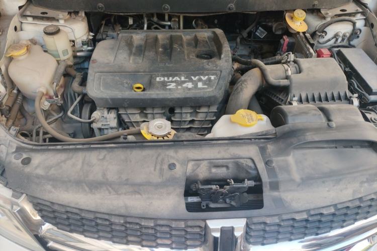 Used Dodge Journey 2013 2.4L Two-Wheel Drive Luxury Version Engine Bay