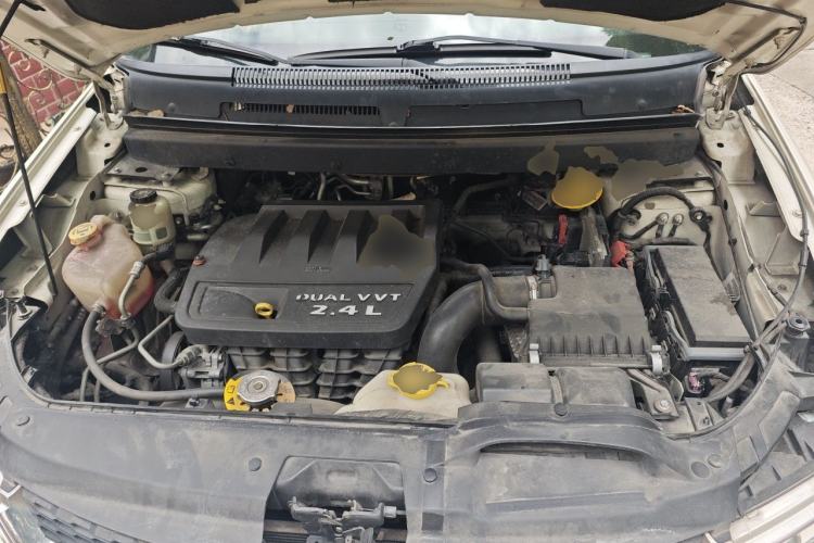 Used Dodge Journey 2013 2.4L Two-Wheel Drive Luxury Version Engine Bay