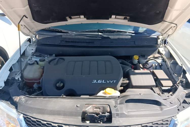 Used Dodge Journey 2013 3.6L Four-Wheel Drive Flagship Edition Engine Bay